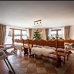 Wierchowa Jacuzzi & Sauna شاليه *