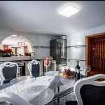Wierchowa Jacuzzi & Sauna شاليه *
