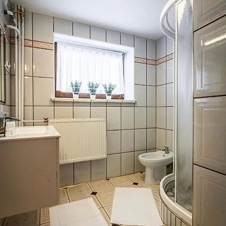 Wierchowa Jacuzzi & Sauna בקתה זקופאנה