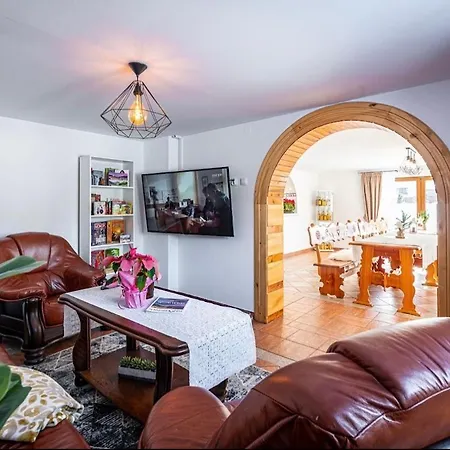 Wierchowa Jacuzzi & Sauna זקופאנה