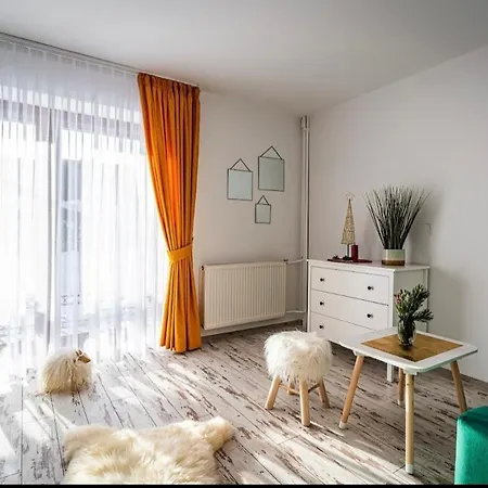 Wierchowa Jacuzzi & Sauna * זקופאנה