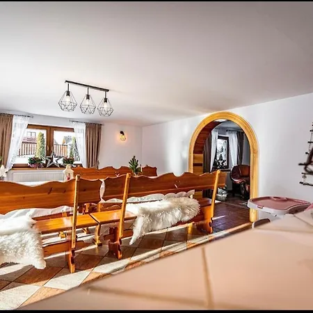 Wierchowa Jacuzzi & Sauna בקתה זקופאנה