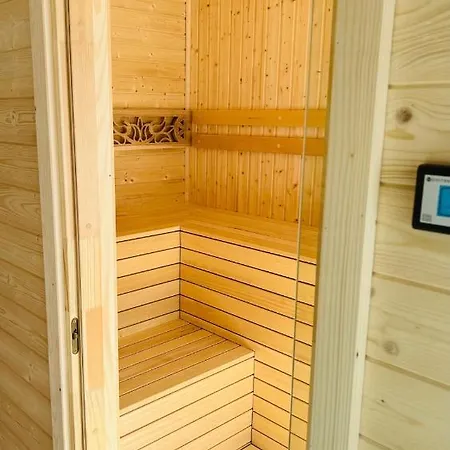 Wierchowa Jacuzzi & Sauna * זקופאנה
