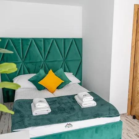 Wierchowa Jacuzzi & Sauna * זקופאנה