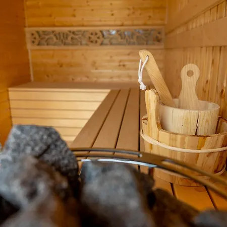 Wierchowa Jacuzzi & Sauna זקופאנה