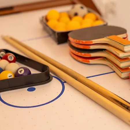 Wierchowa Jacuzzi & Sauna בקתה